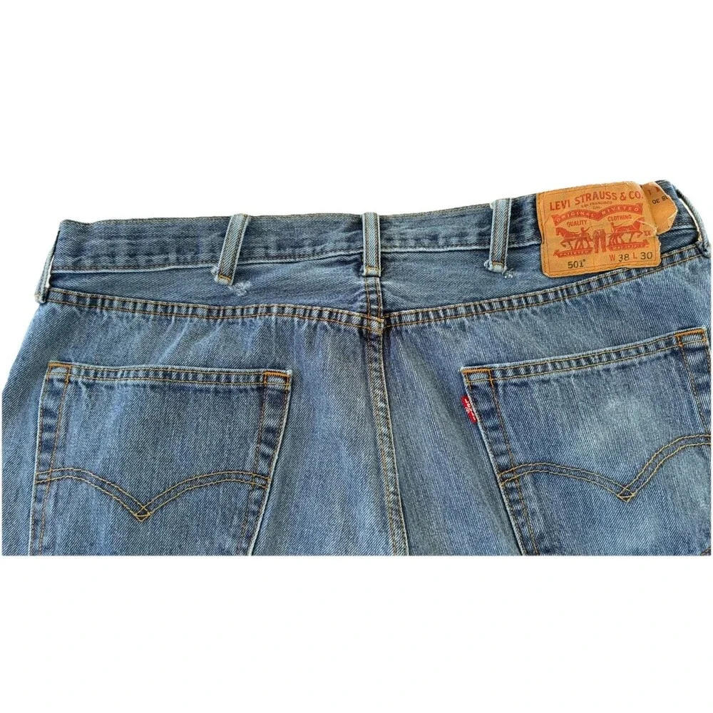 Levi’s 501 Jeans Mens 38x30 Button Fly Straight Leg Medium Wash Classic Denim